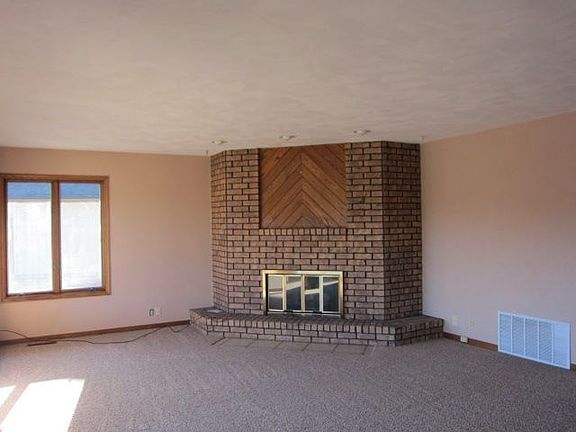 3rd image of 93 Mayfair Dr