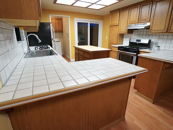 4th image of 4425 Bancroft St