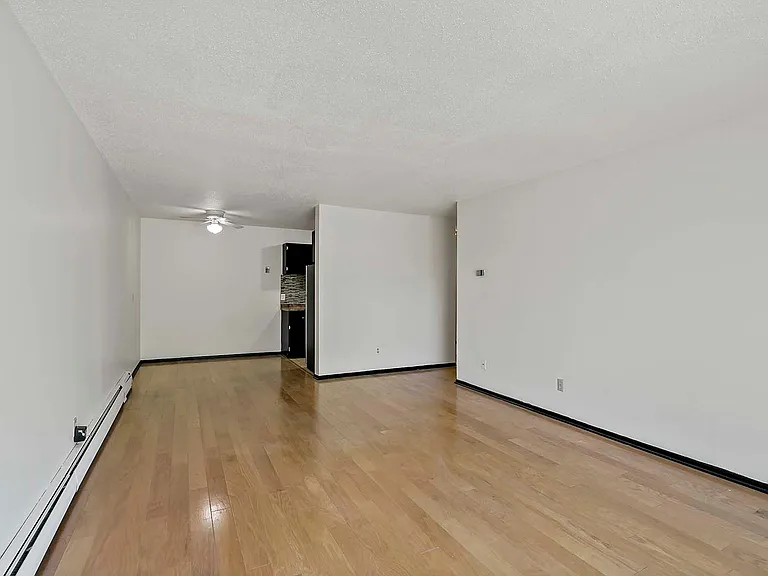 Winnetka Village Apts — Photo 39
