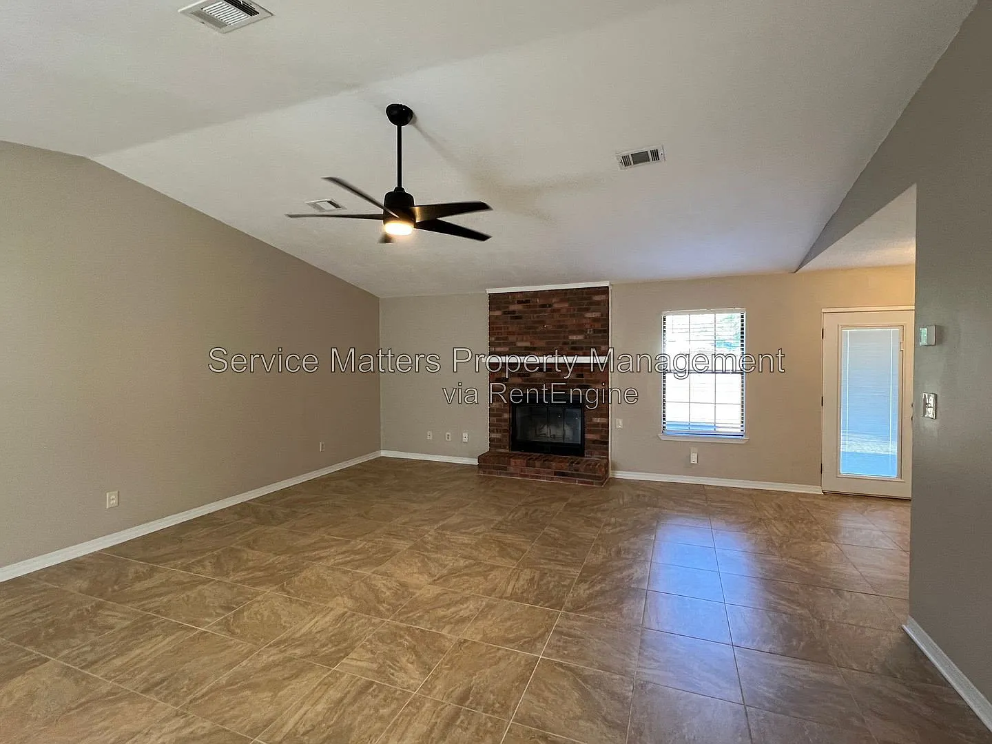 3 bed, 2.0 bath, 1815 sqft, $1,950 — Photo 3
