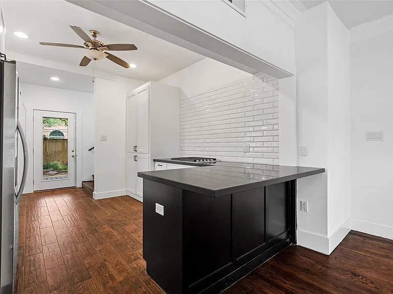 1210 Hawthorne St — Photo 16
