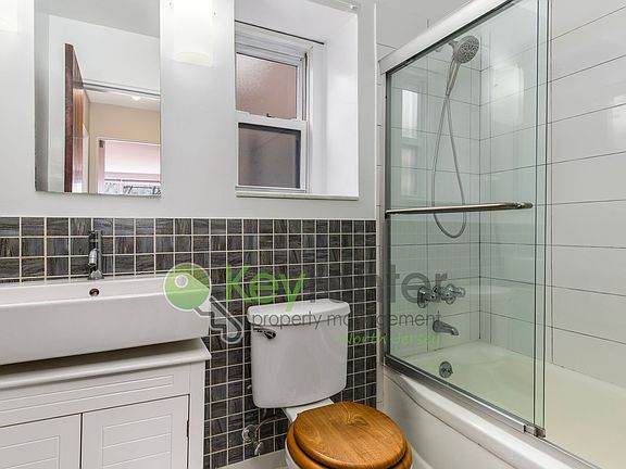 4th image of 95 Orient Way APT 5E