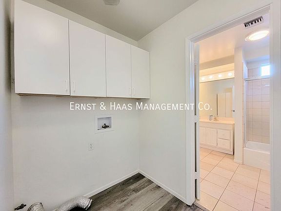 3rd image of 259 1/2 Loma Ave