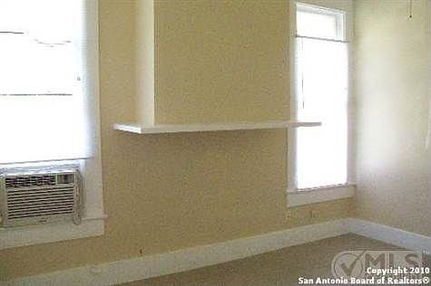 2nd image of 1009 Flanders Ave