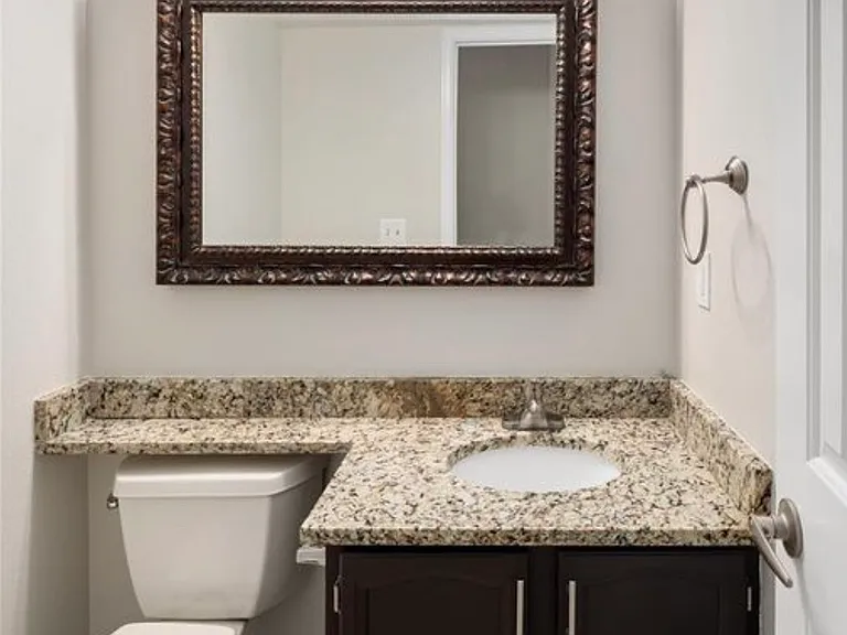 2060 E Phillips Ln — Photo 19