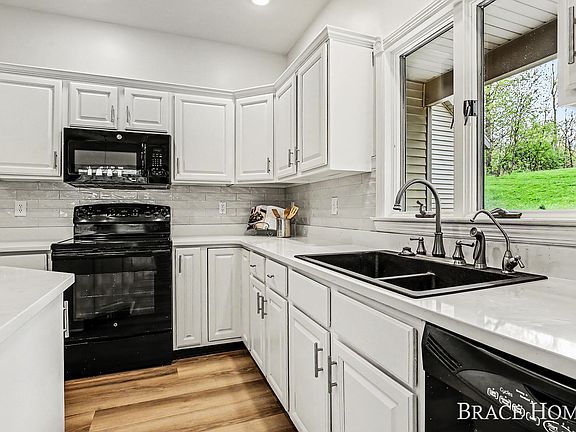 4th image of 2155 Timber Valley Dr NE