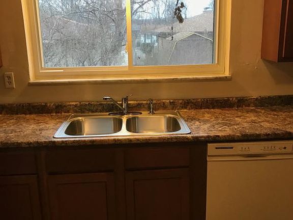 5th image of 1116 Chicago Ave