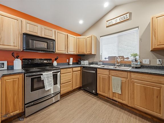5th image of 1283 N River Rock Dr