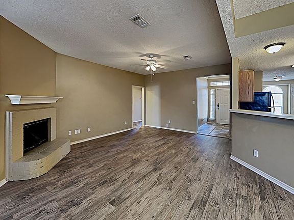 5th image of 2012 Emerald Oaks Dr