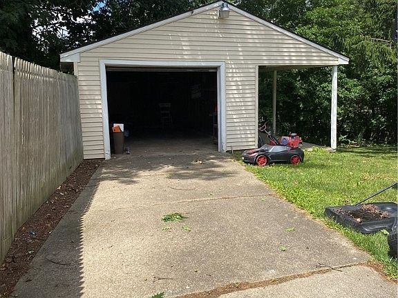 4th image of 1428 Hartford Ave