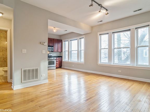 4th image of 2920 W Berteau Ave #2