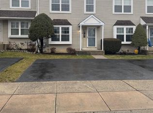 3 Victoria Dr, Aston, PA 19014