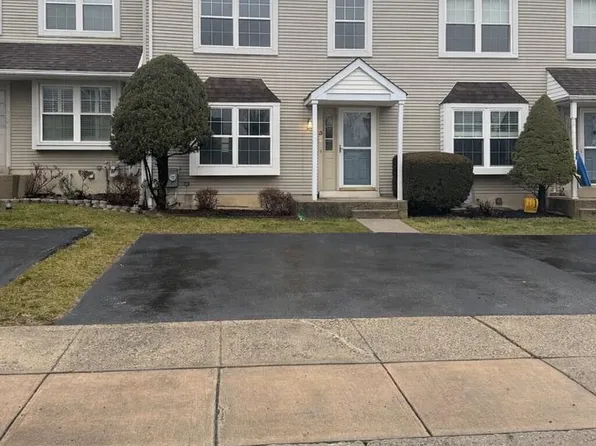 3 Victoria Dr, Aston, PA 19014