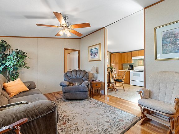 4th image of 2881 Woodthrush Lane SW