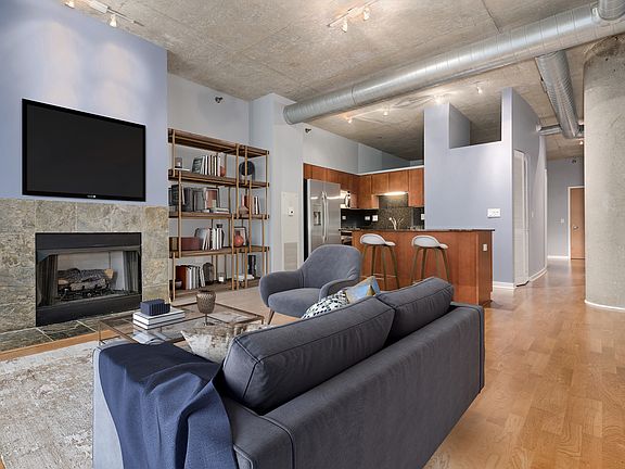 4th image of 700 N Larrabee St #31