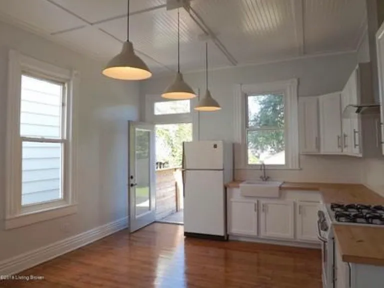 907 Lydia St — Photo 10