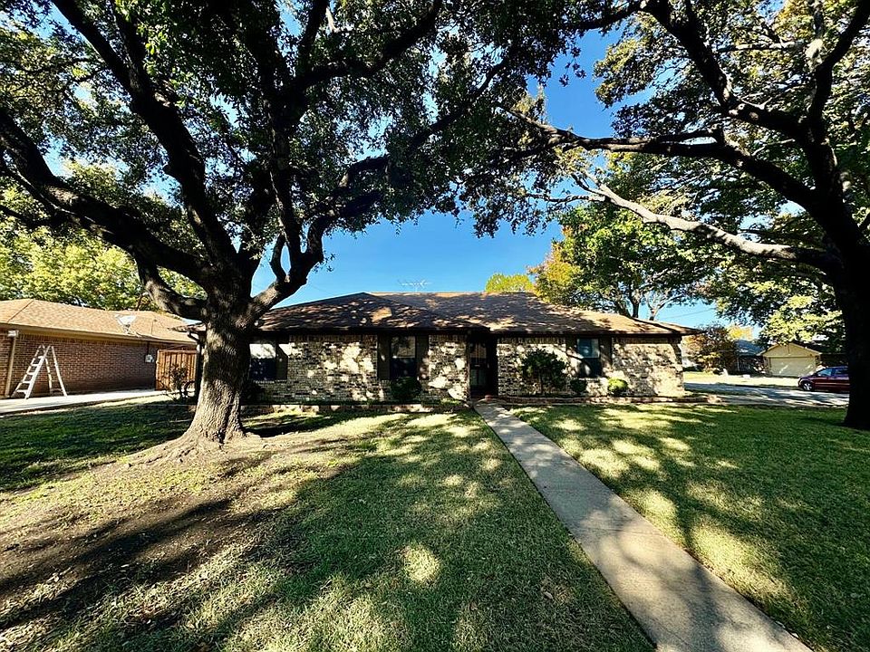 Custom 3-2-2 with formal dining and RV parking in back with gated side entry.