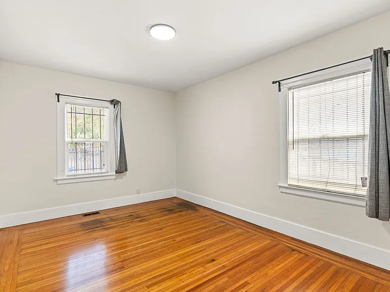 3318 Maple Ave — Photo 7