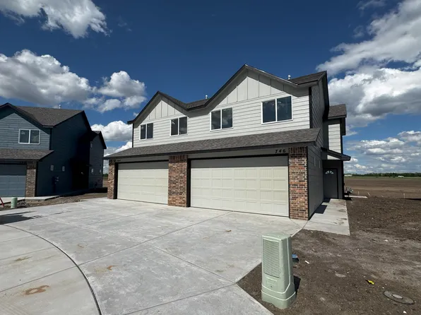 744 E Briarbrook Ct, Valley Center, KS 67147