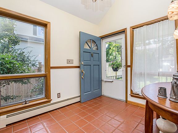 Bright and Spacious Entrance Hall