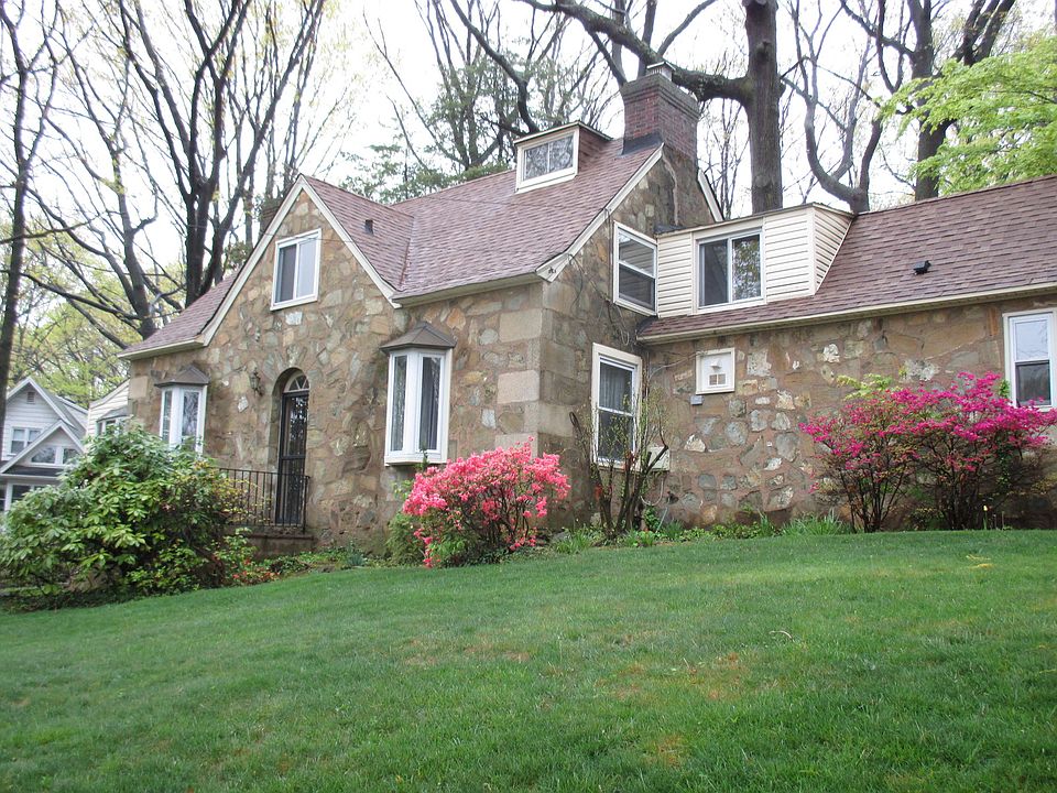 broadside Craftsman cottage