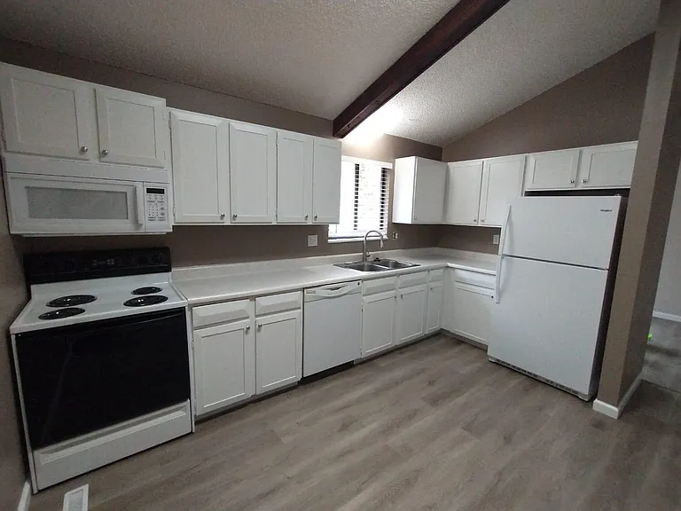 3275 Squaw Valley Dr — Photo 6