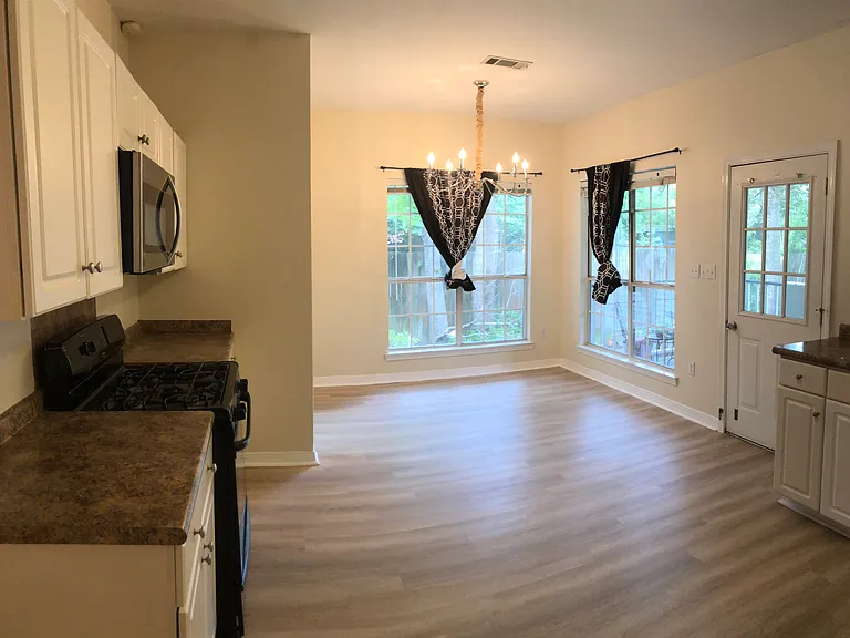 100 Woods Dr — Photo 12