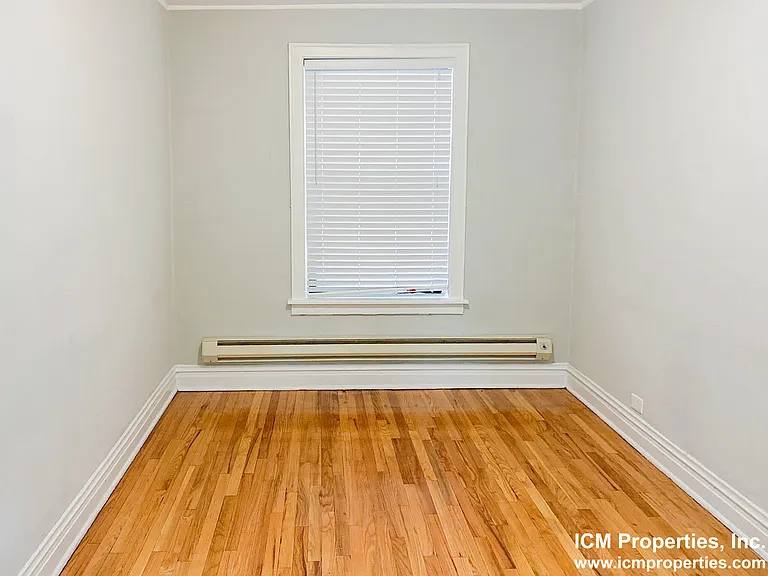 637 W Melrose St #1 — Photo 4