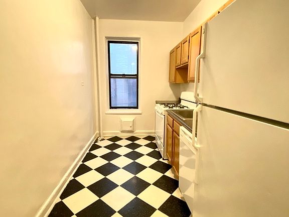 3rd image of 25 Eastern Pkwy #E2