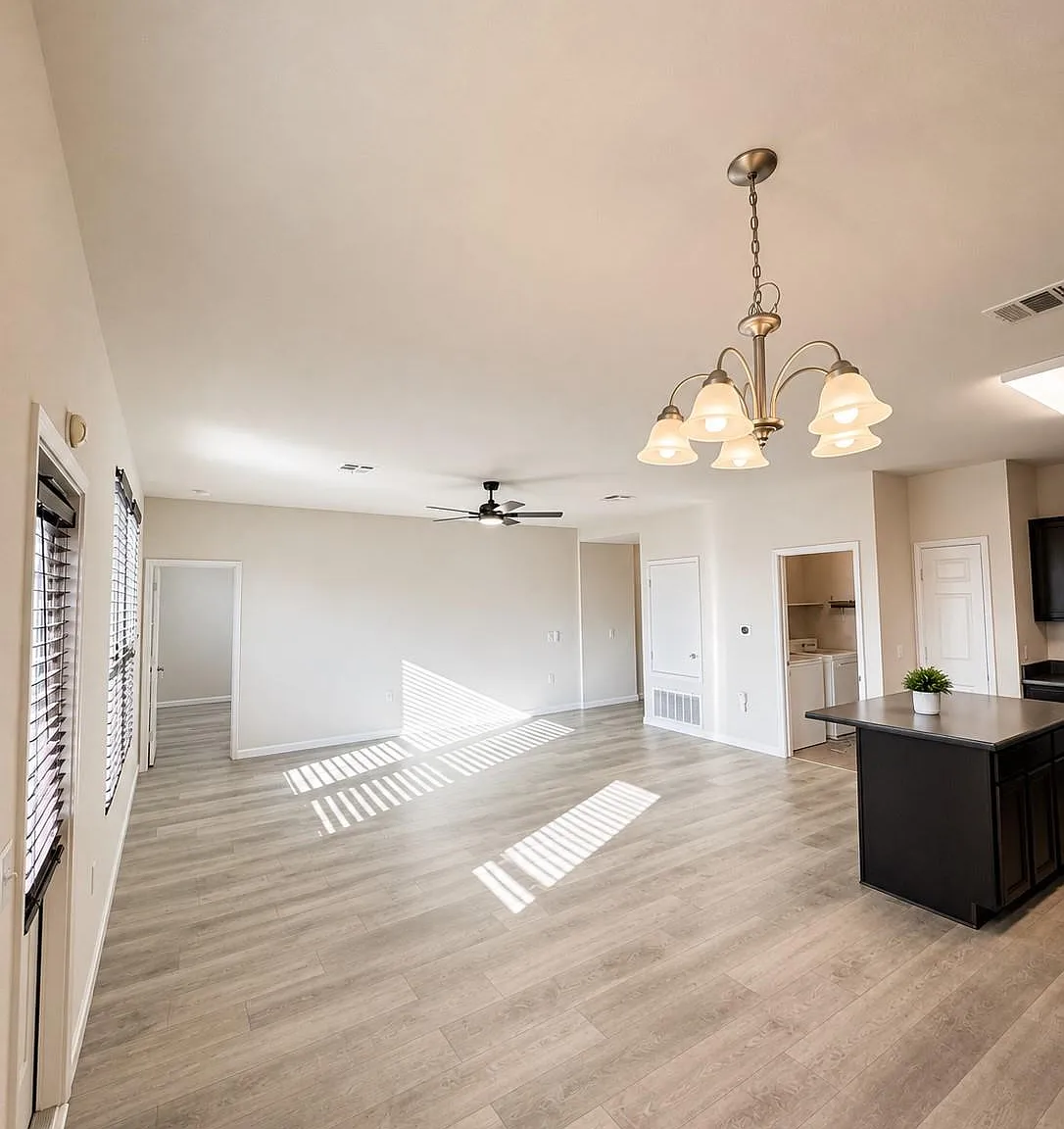 3 bed, 2.0 bath, 1670 sqft, $2,000 — Photo 3