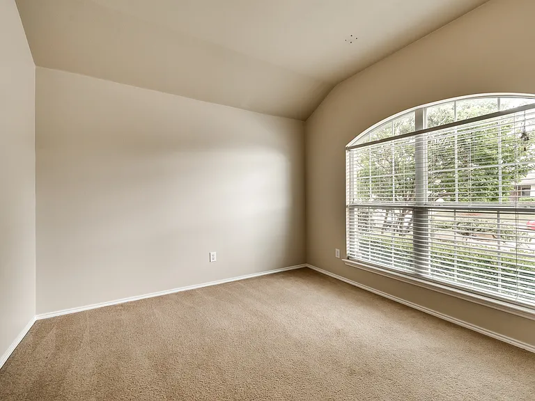 2116 Hartley Dr — Photo 13