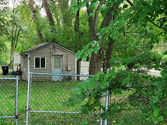 1326 Nippersink Dr Spring Grove Il 60081 Mls 11247790 Zillow