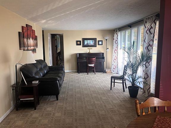 3rd image of 106 Westview Dr