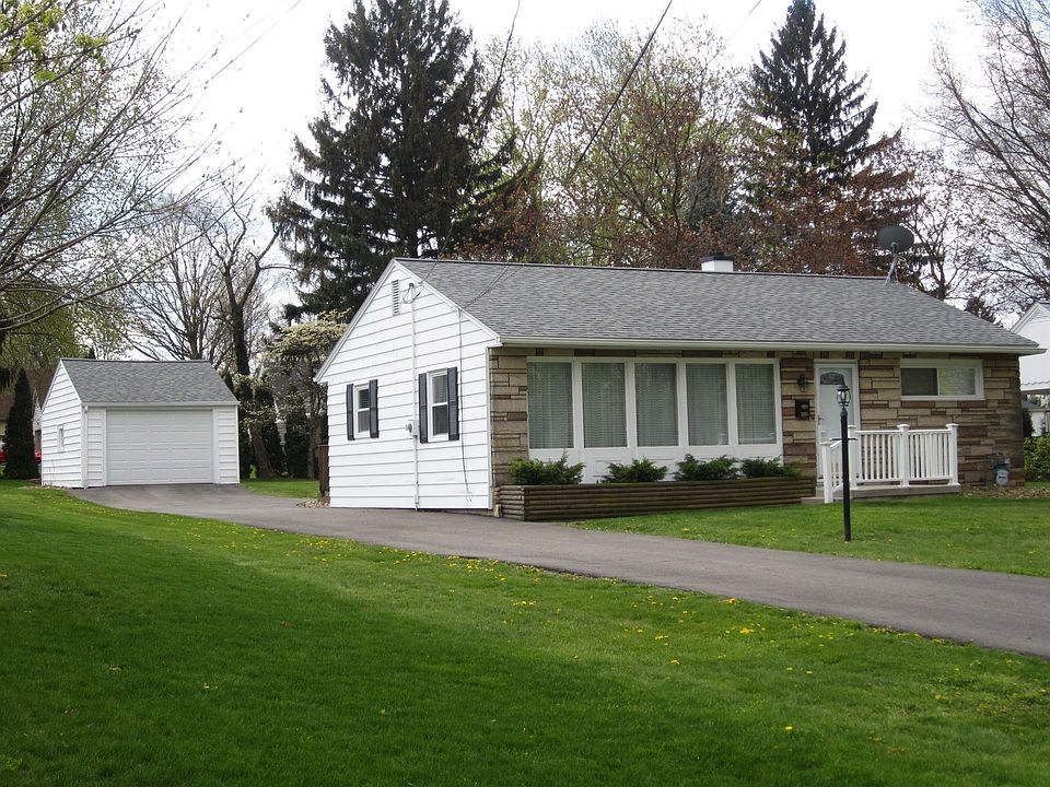 1st image of 1109 E 10th St