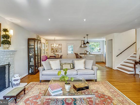 4th image of 8318 Ashwood Dr