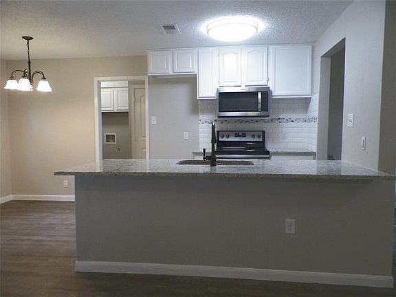 5th image of 214 Arkansas St