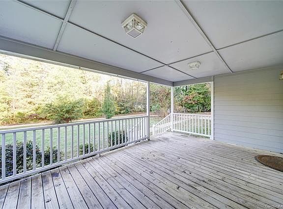 4th image of 597 Woodcrest Dr