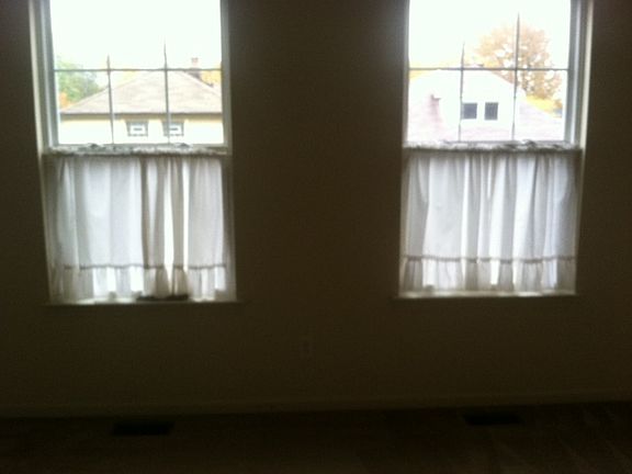 5th image of 1048 Lakepointe St APT B