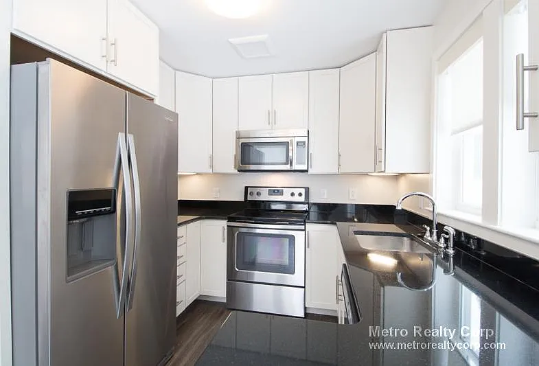 4 bed, 3.5 bath, 1763 sqft, $5,965 — Photo 3