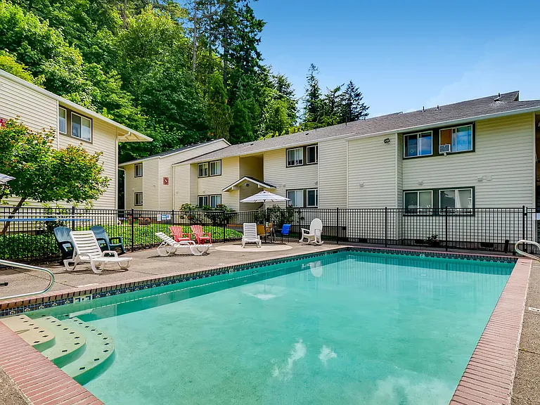 Mountain Knolls | Outdoor Seasonal Pool