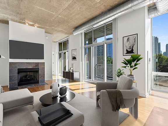 2nd image of 700 N Larrabee St APT 210