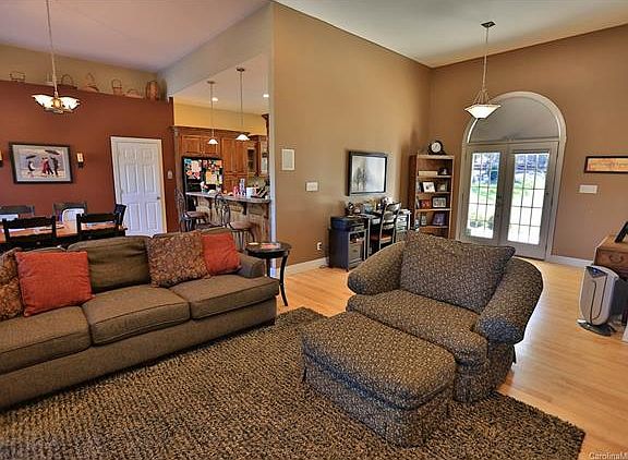 2nd image of 5128 Stockbridge Dr