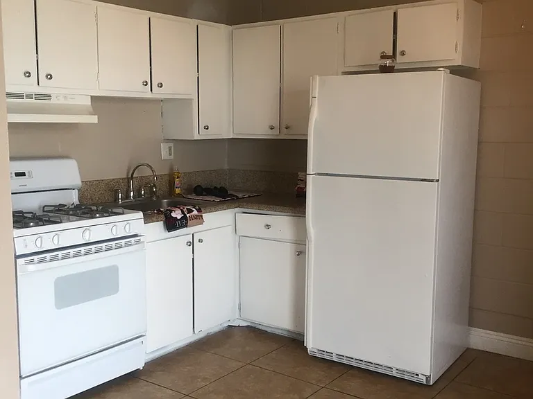 2416 Clifford Ave — Photo 3
