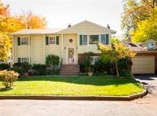 196 E Arthur Pl, Iselin, NJ 08830