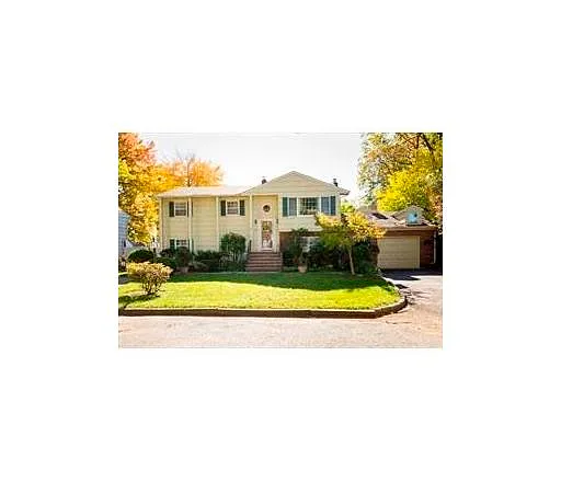 196 E Arthur Pl photo 1