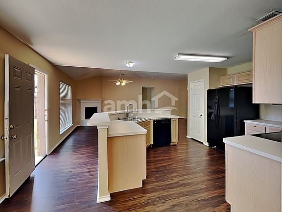 3rd image of 521 Fossil Lake Ct