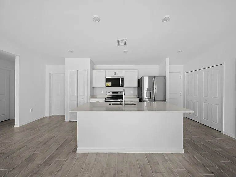 2815 24th St W — Photo 5