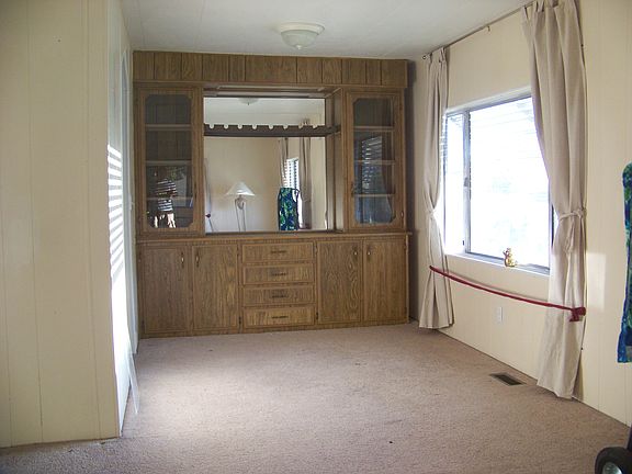 2nd image of 903 Oak Terrace Dr