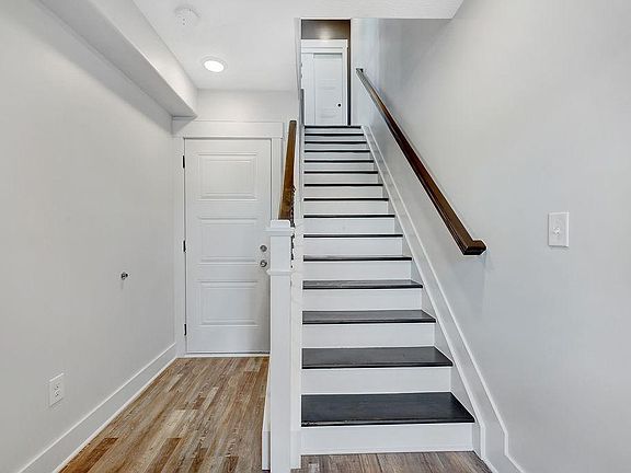 5th image of 1436 Indianola Ave #B