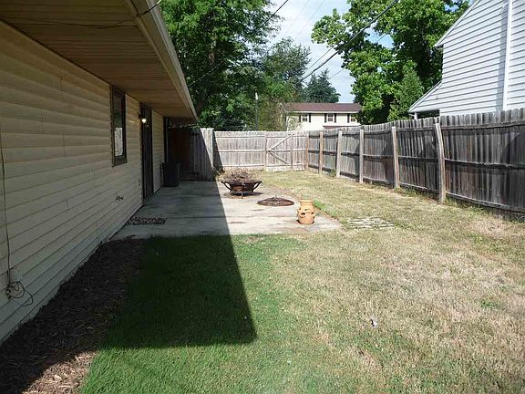 4th image of 3910 Thorton Dr